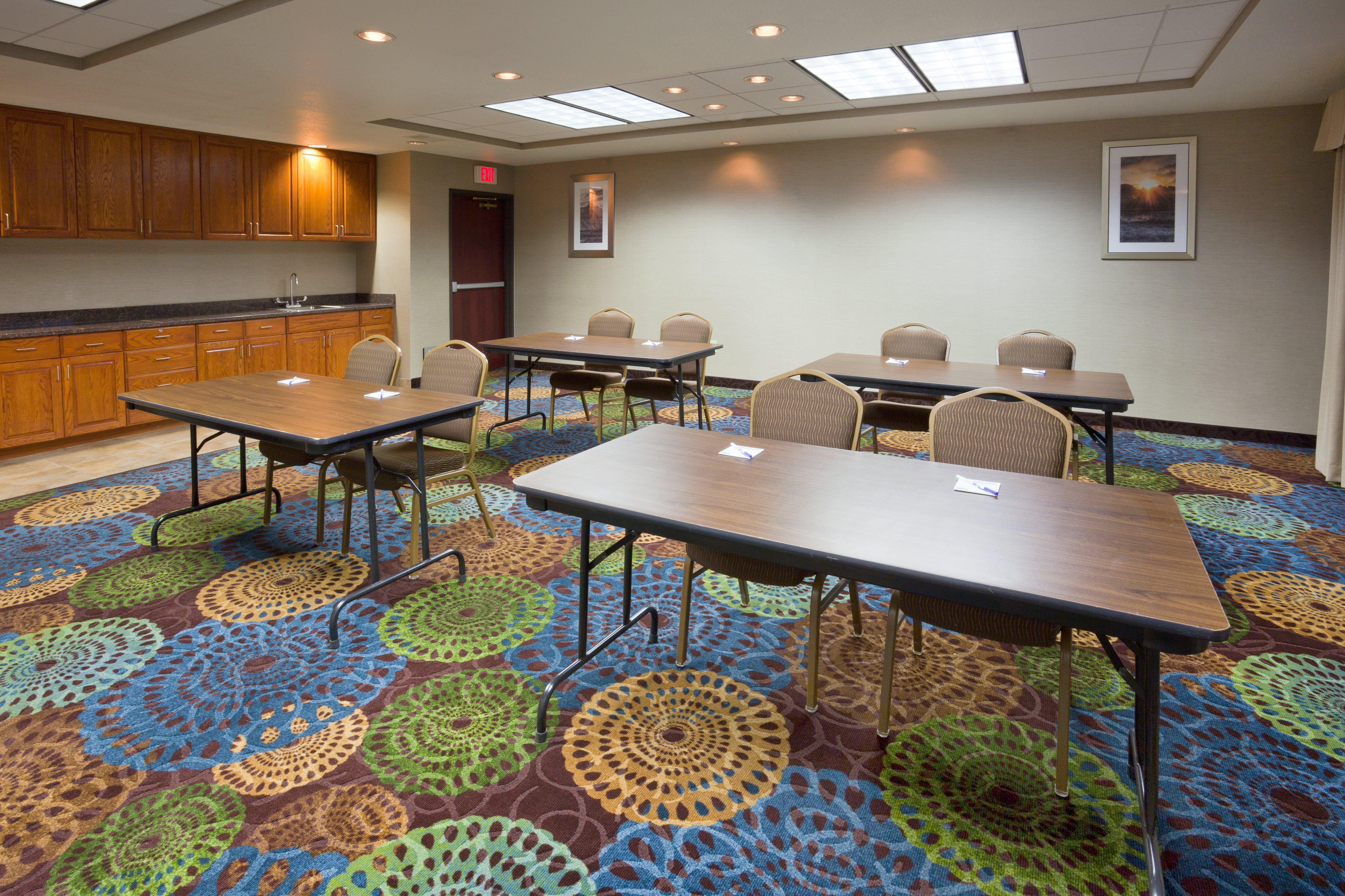 Holiday Inn Express & Suites Aberdeen By Ihg Экстерьер фото